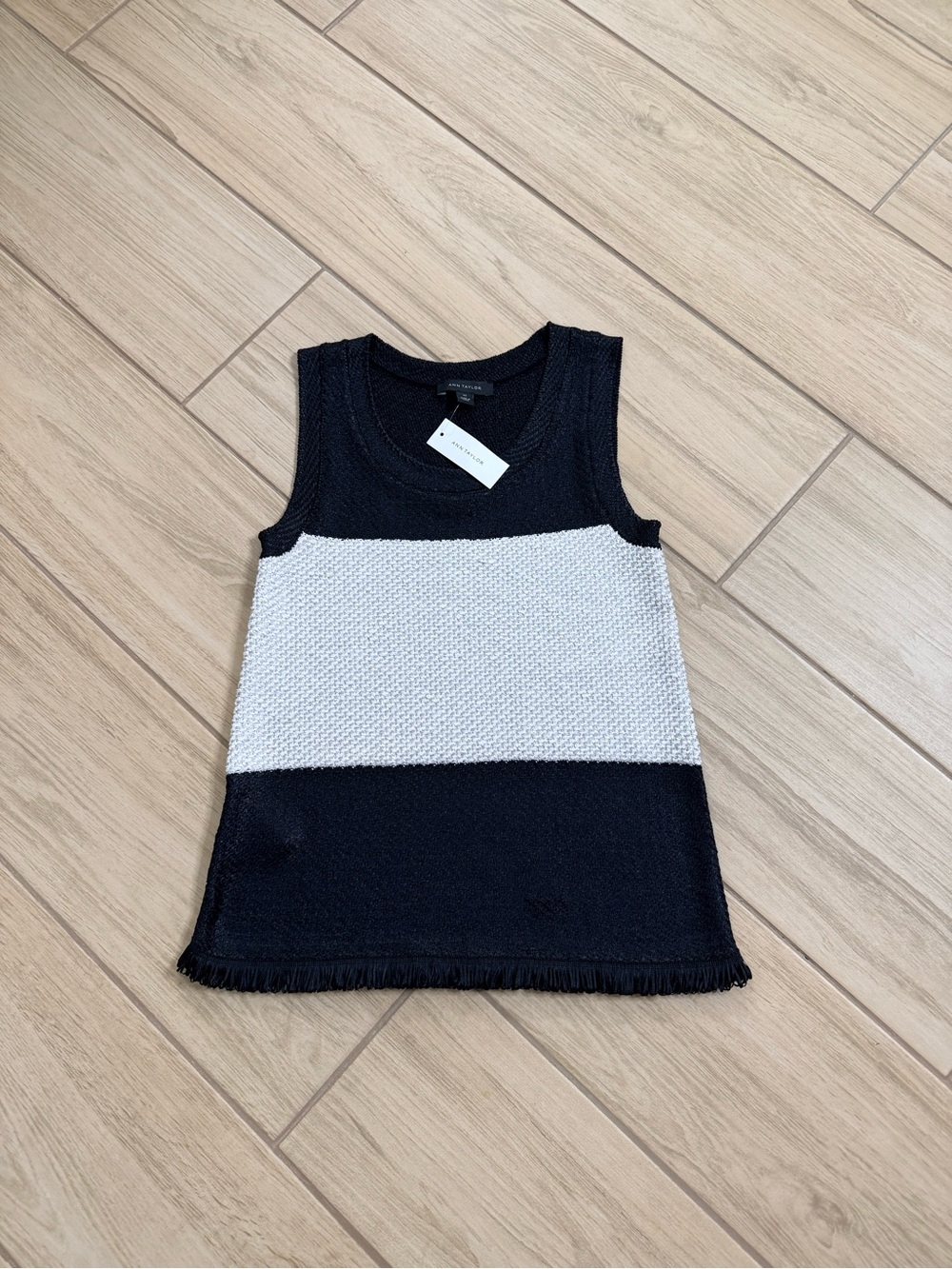 NWT Ann Taylor Colorblock Knit Sweater Tank Top XS Black White Fringe Vest - Picture 2 of 8